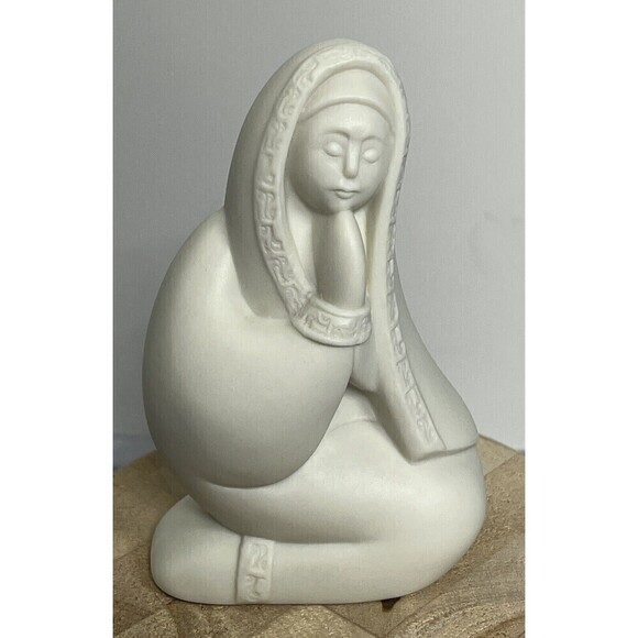 Porcelain Virgin Mary Mother Of Jesus Praying 4.5” Tall Signed - Picture 1 of 16